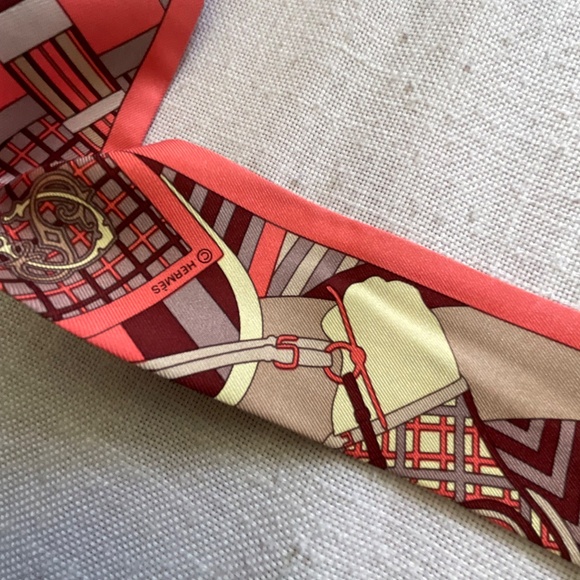 Hermes Pour Sortir Twilly Silk Signed Scarf Made in France - Picture 5 of 11